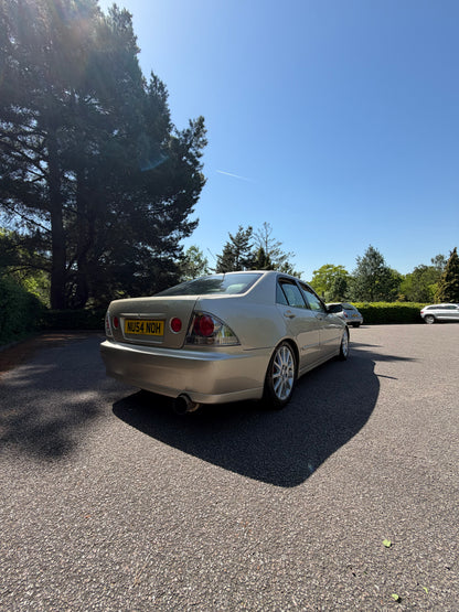 Lexus IS200