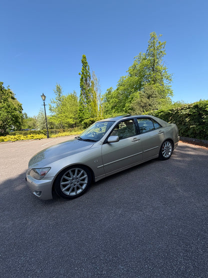 Lexus IS200